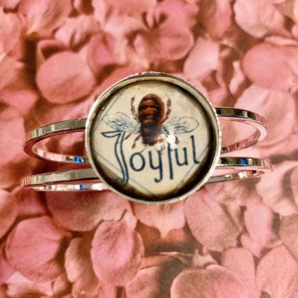 Bee Joyful Bracelet - Picture 2 of 11